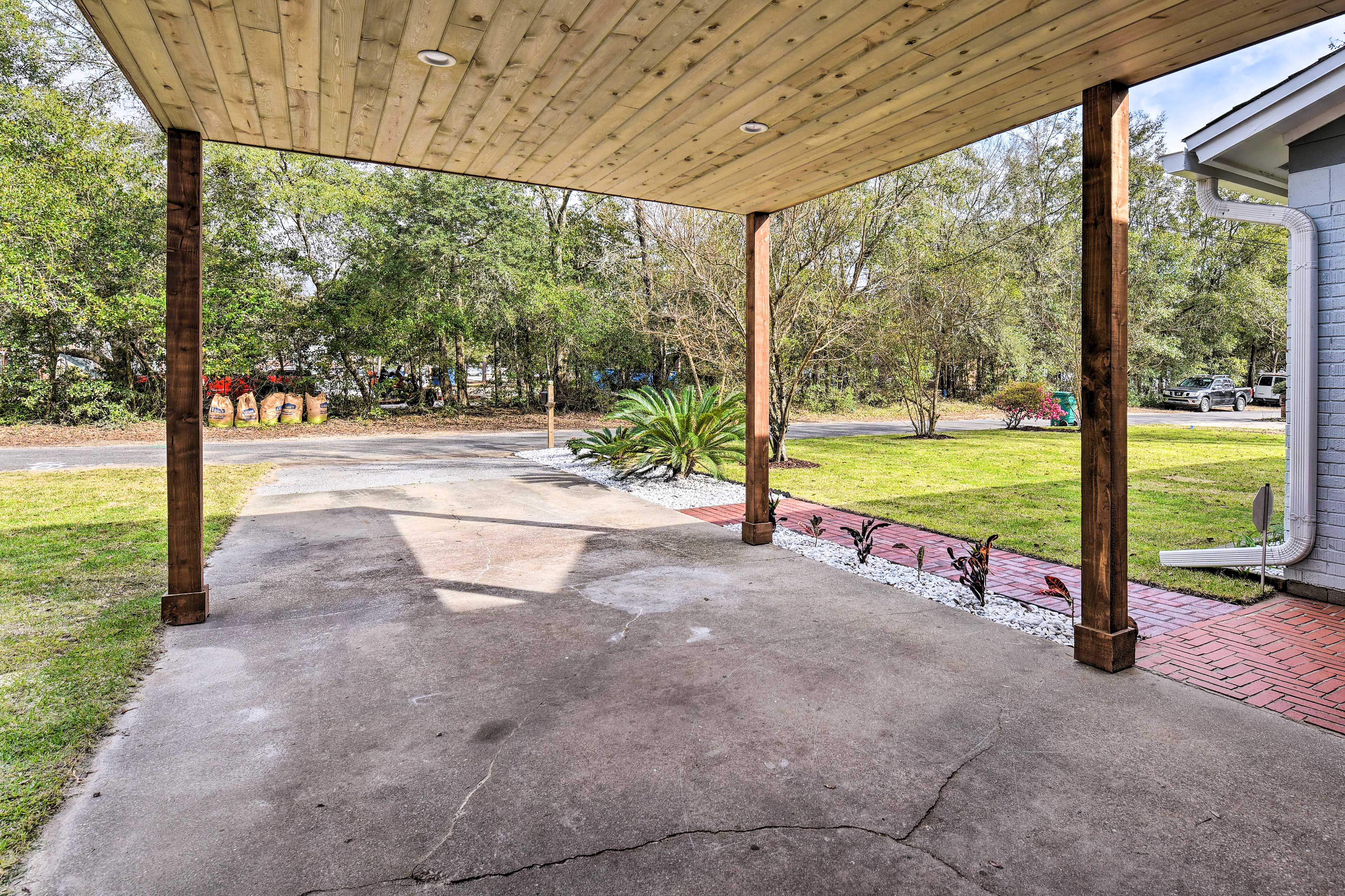 Emerald Coast Vacation Rental: 1 Mi to Beach