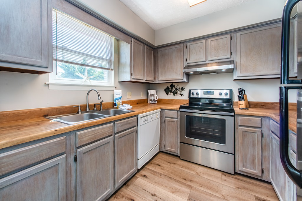 Kitchen has everything you need