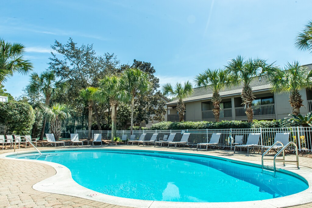 Gorgeous community pool