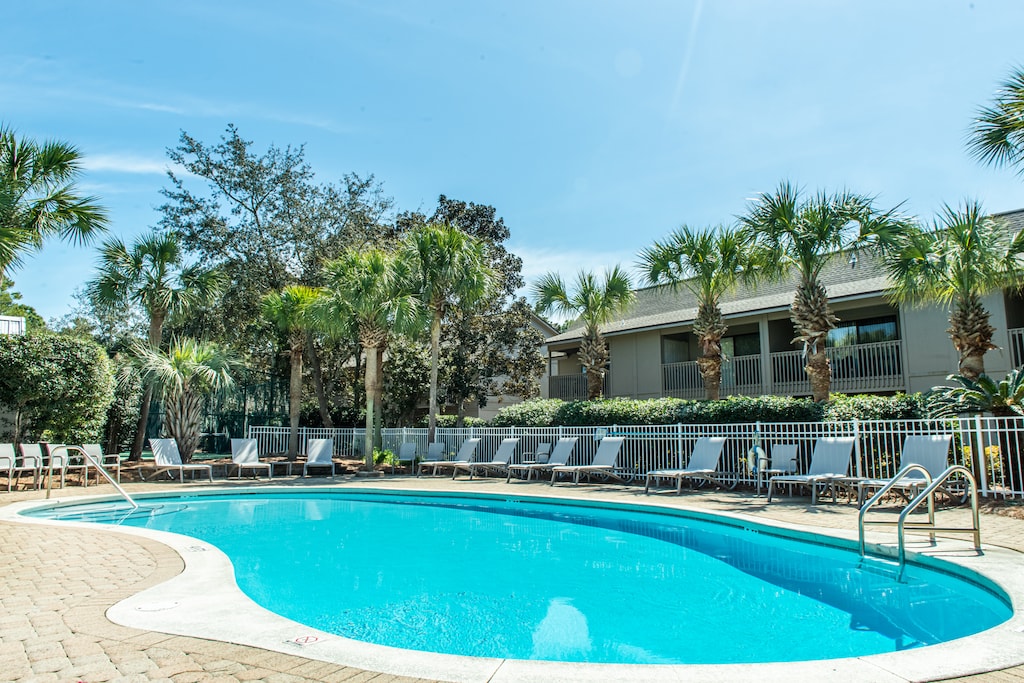 Gorgeous community pool