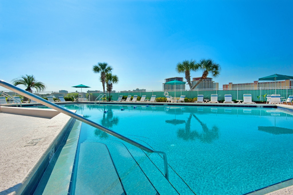 Pool at Dolphin Point