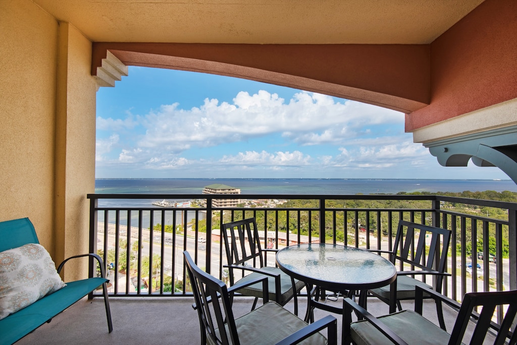 Emerald Grande W728 - Balcony views