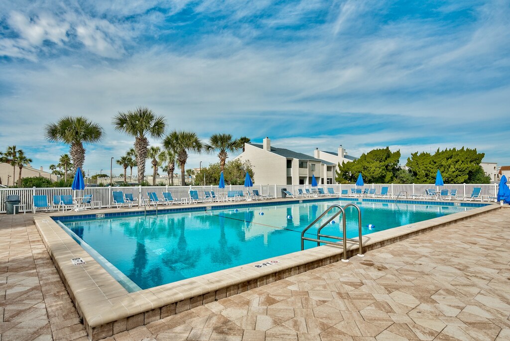 Shoreline Towers Pool