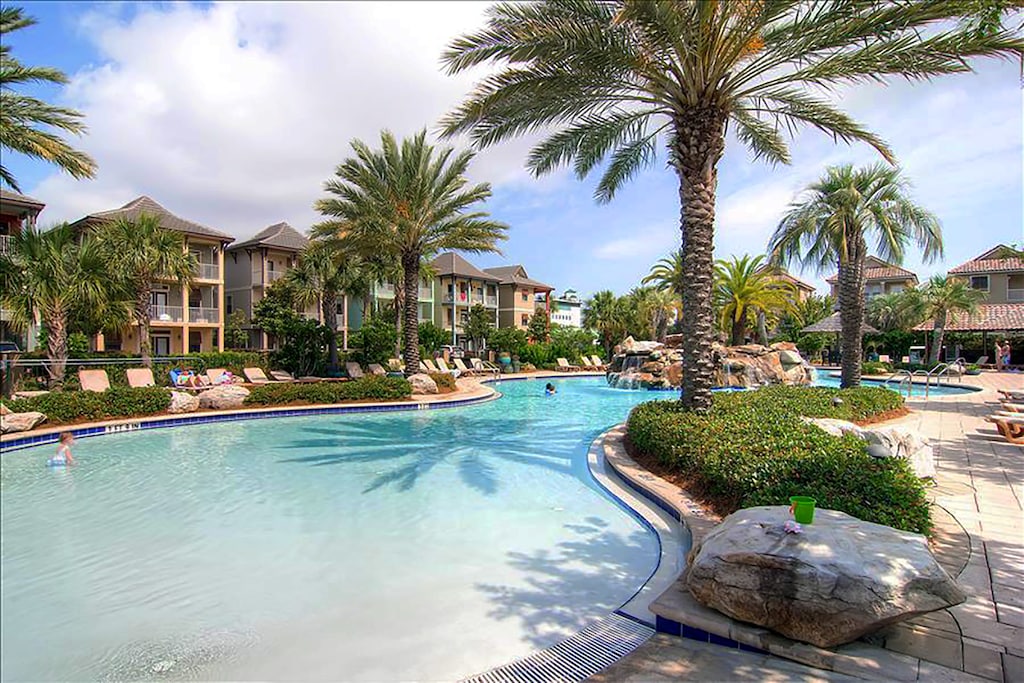 Fabulous Lagoon Pool - Villages of Crystal Beach