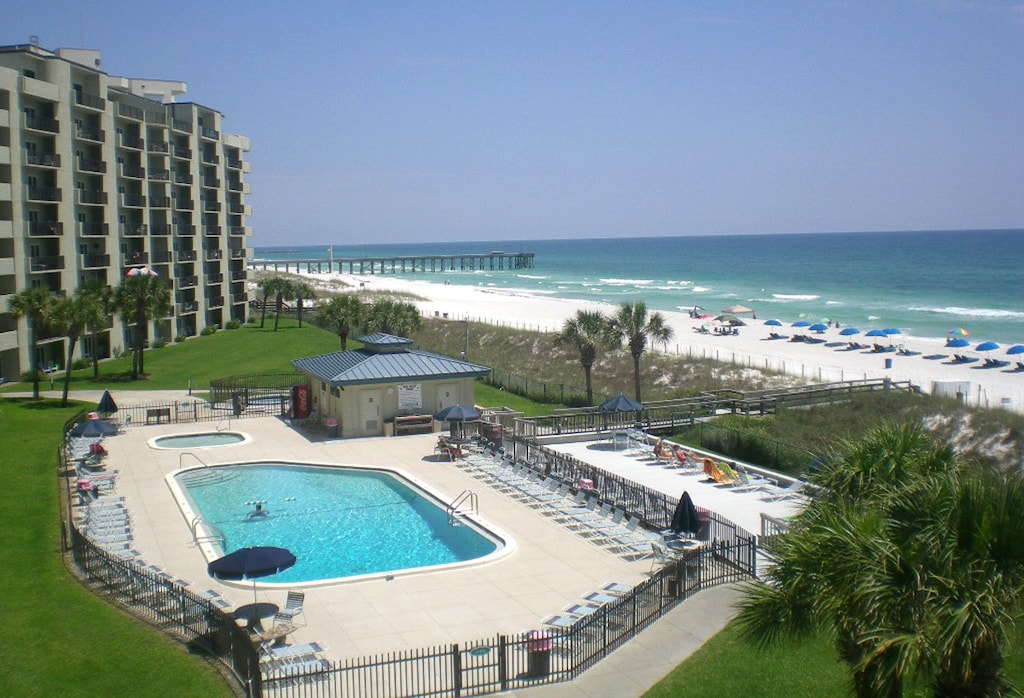 Moonspinner Gulf side Pool and Hot Tub