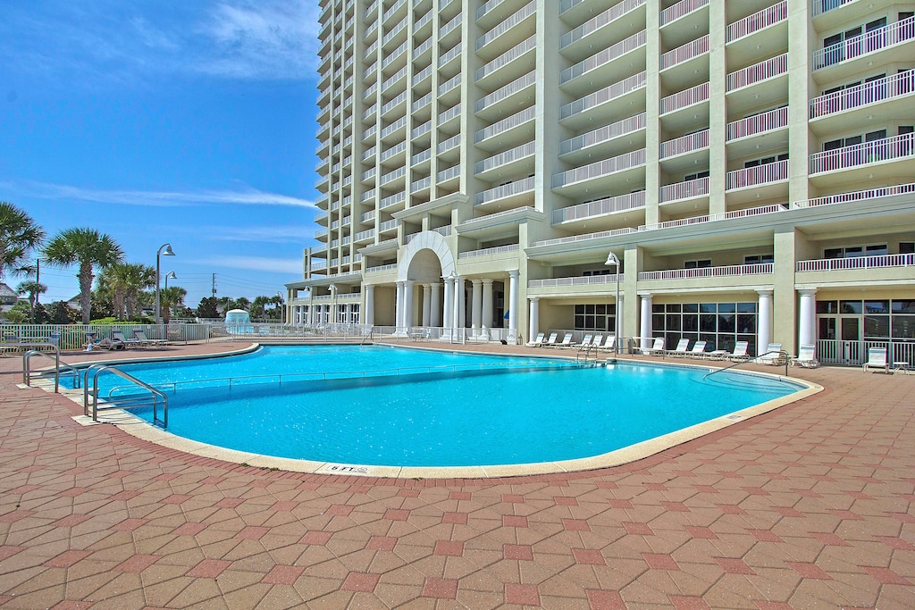 Pools at Ariel Dunes I Building