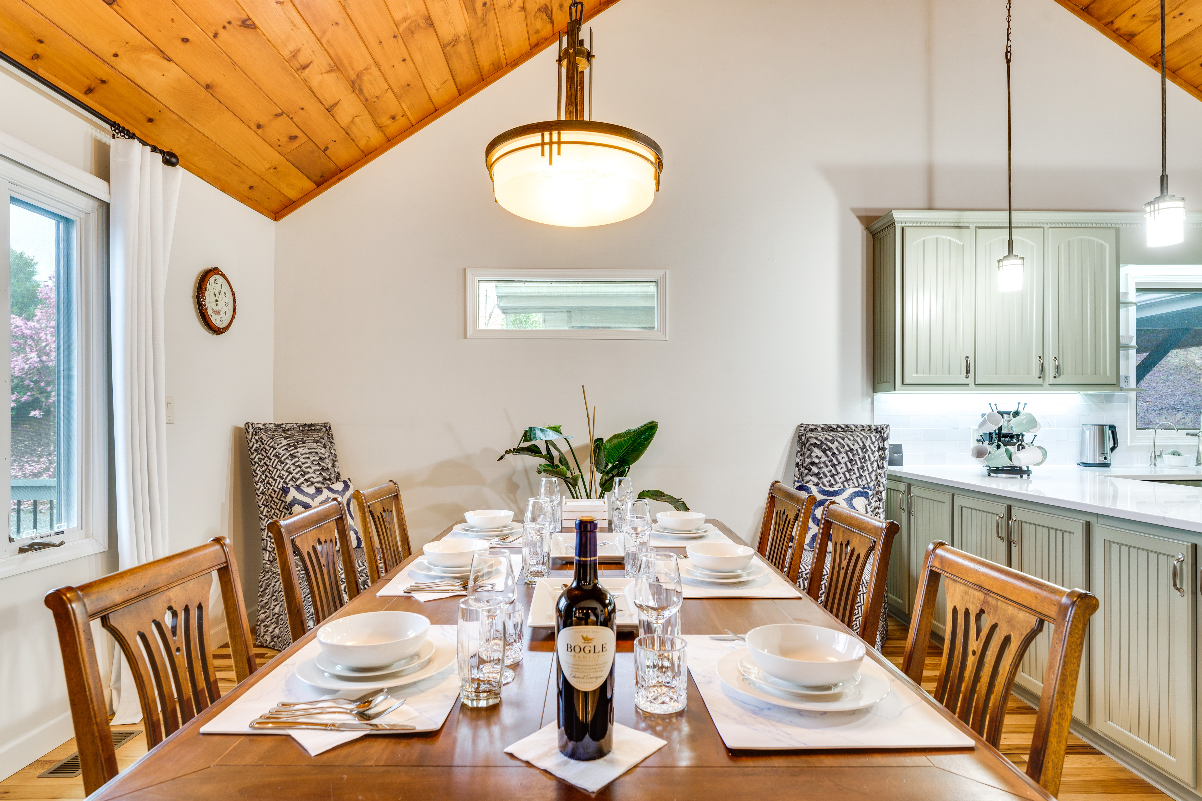 Nebo Home w/ Hot Tub: Wheelchair Accessible