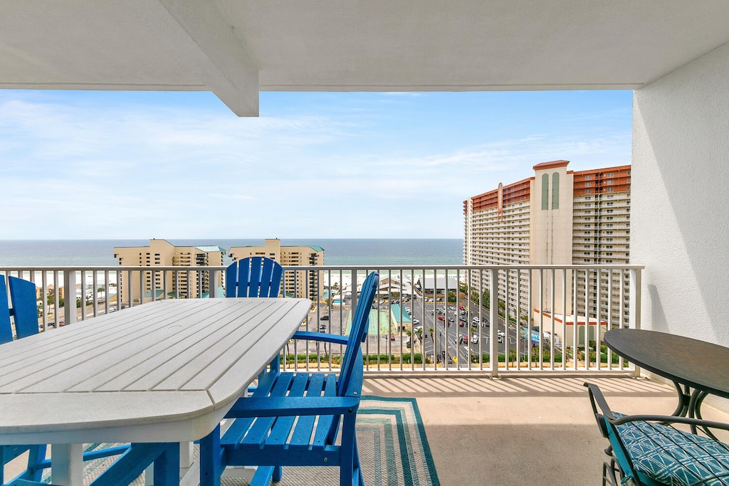 Laketown Wharf 1326 Balcony