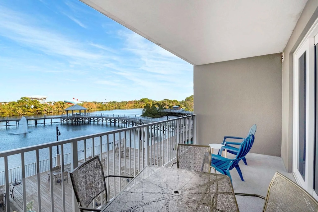 Laketown Wharf 116 Balcony 