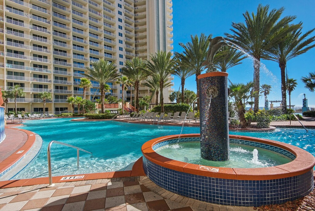 Fountains around the pool