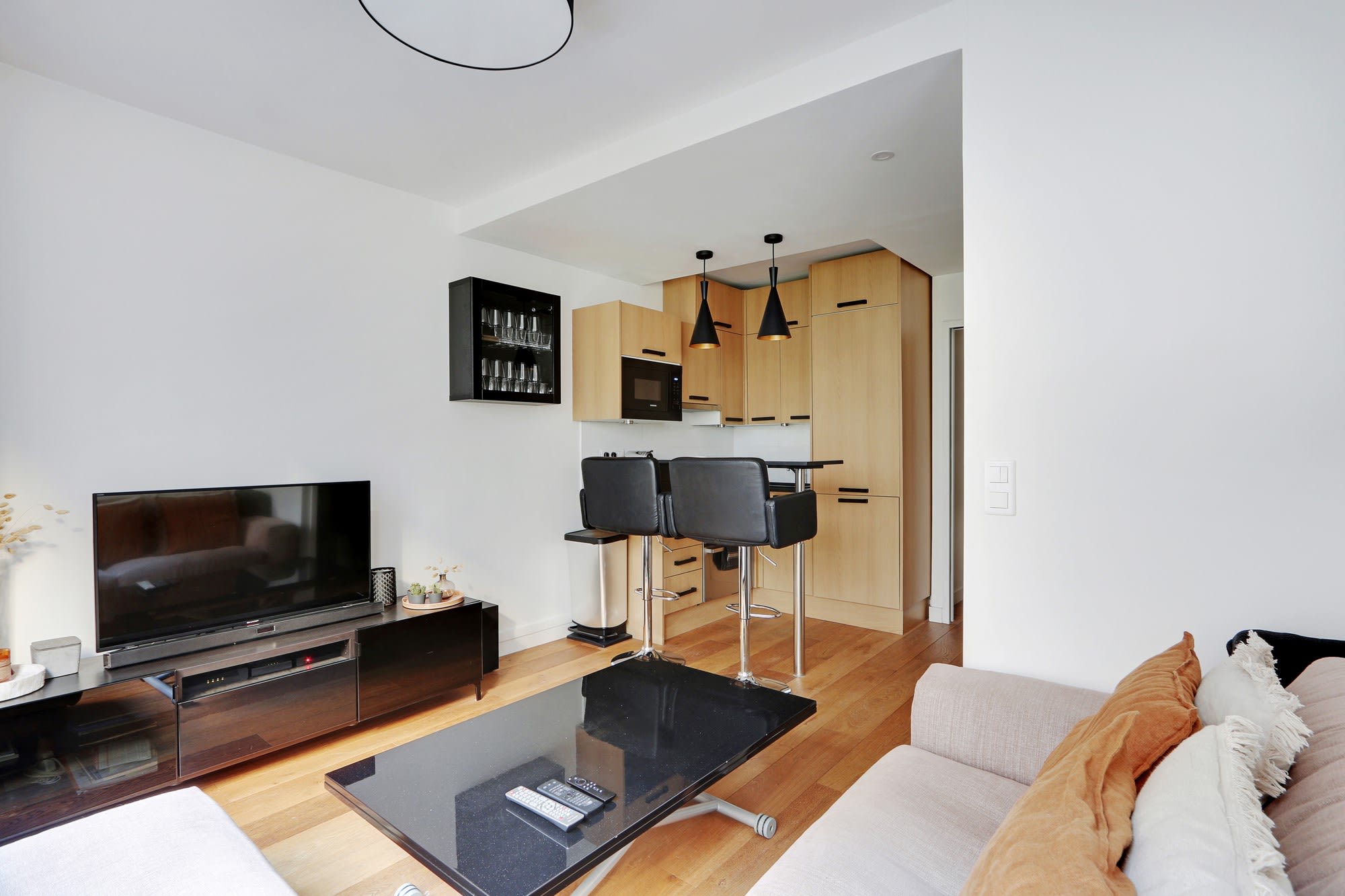 Property Image 2 - Modern Brunel | Classic 1 Bed Apt  with Balcony in Paris