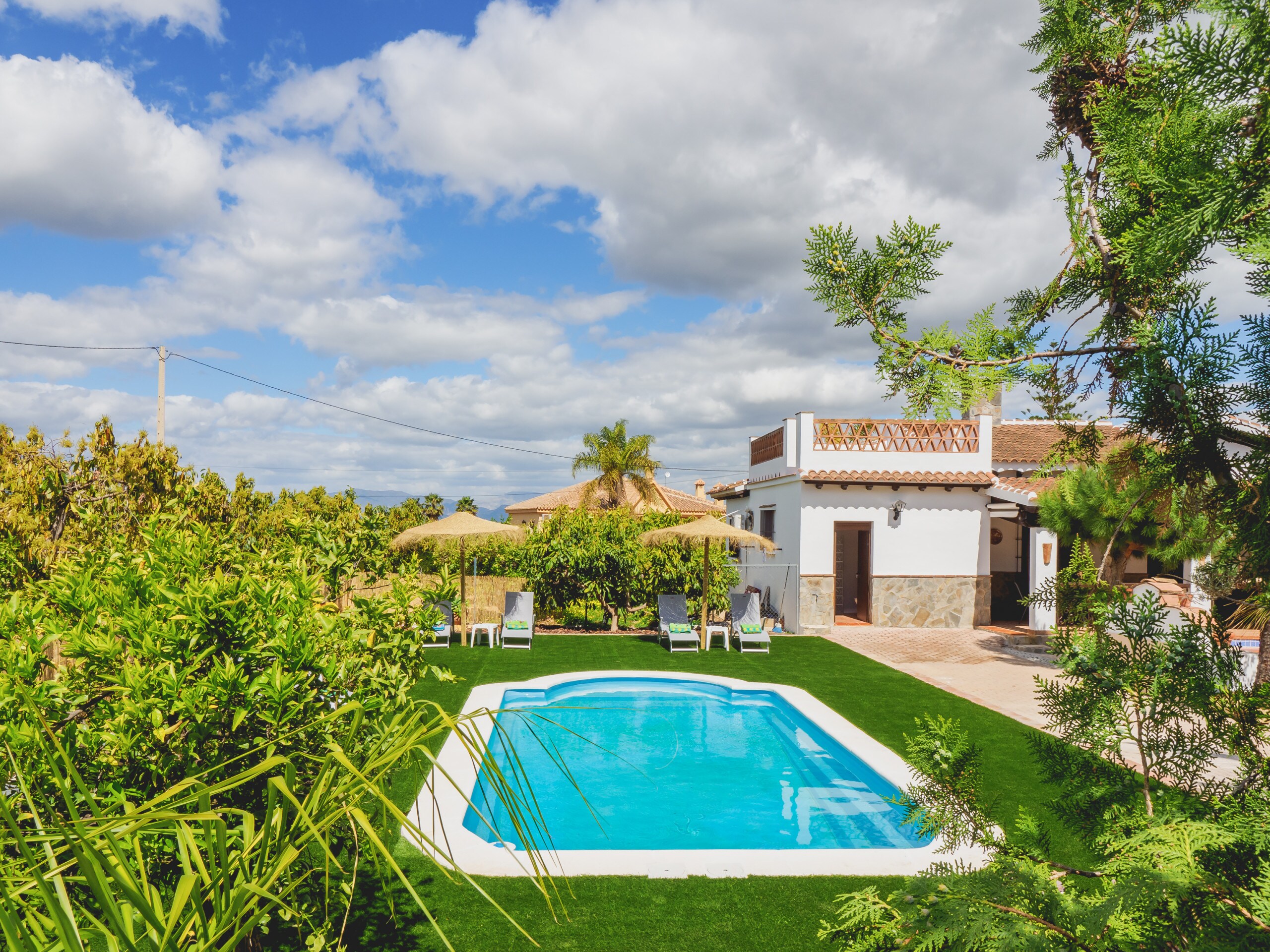 Private pool in rural accommodation, ideal for families who want to discover the province of Malaga.