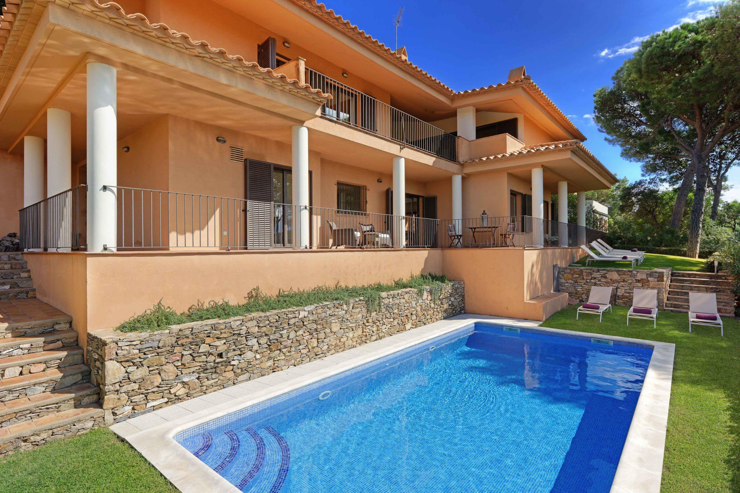 Property Image 2 - Stylish Villa with Private Pool and Mountain View