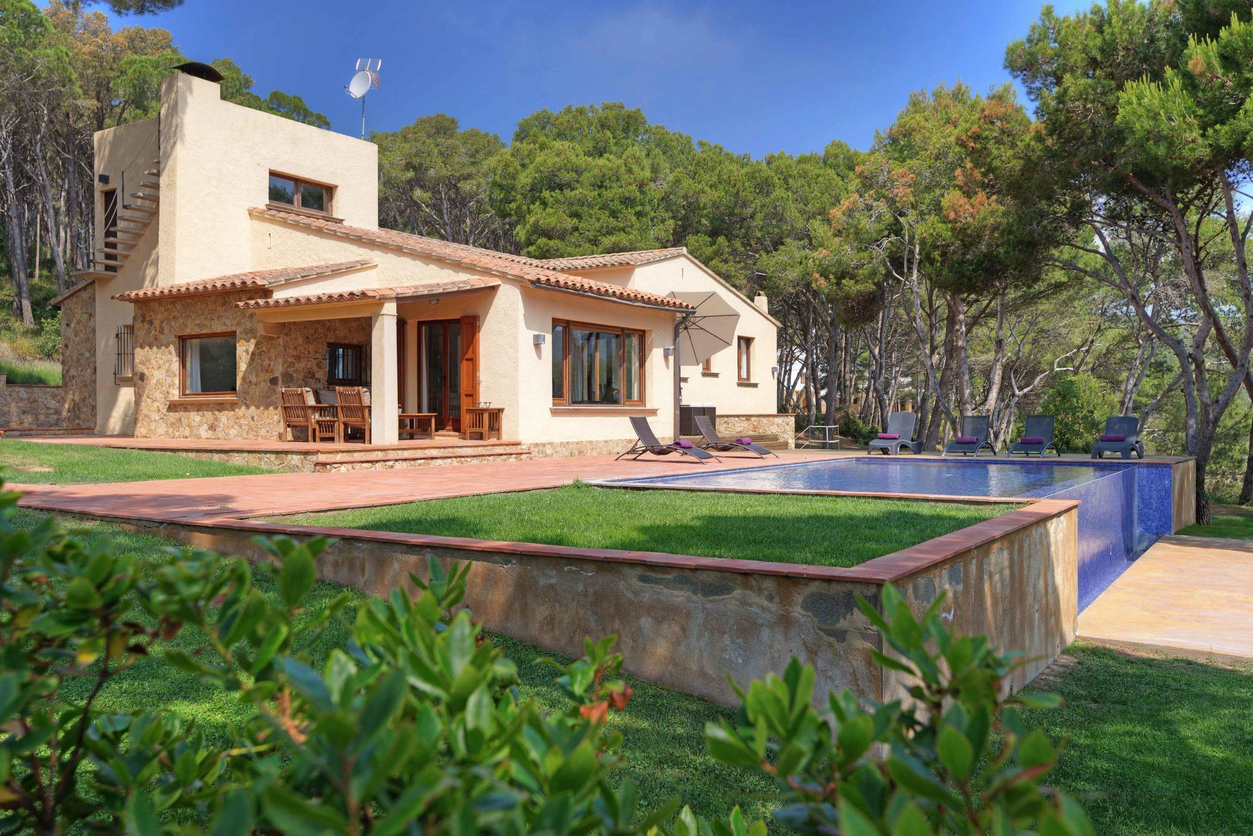 Property Image 2 - Elegant Villa with Amazing Sea Views and Pool