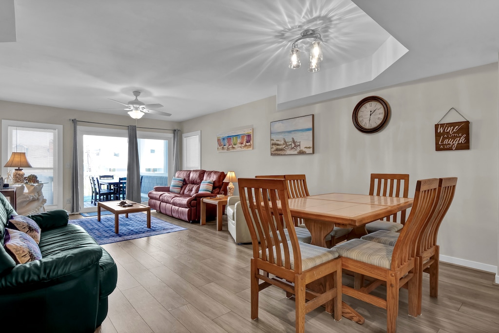 Dining area/living area