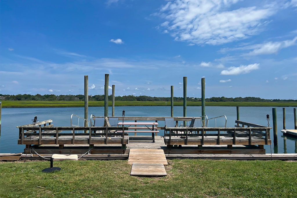 Beautiful dock off the water!
