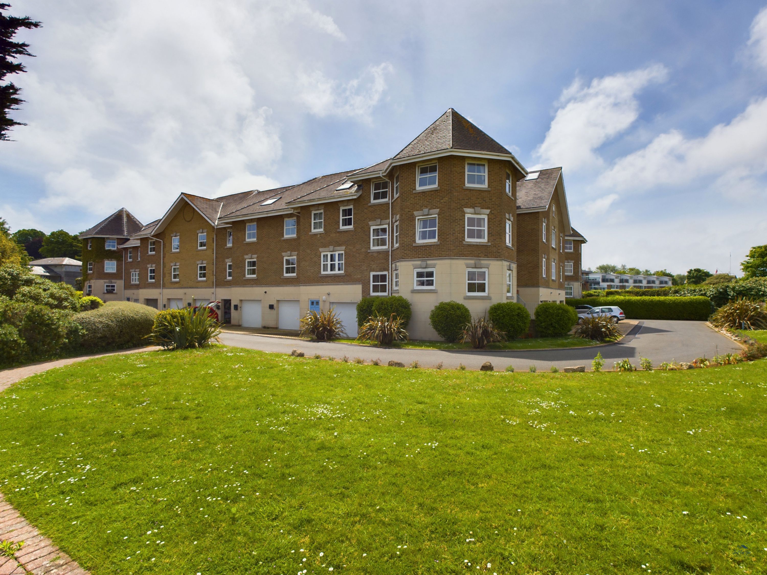 Property Image 1 - Solent Landing No  12A - Beachfront