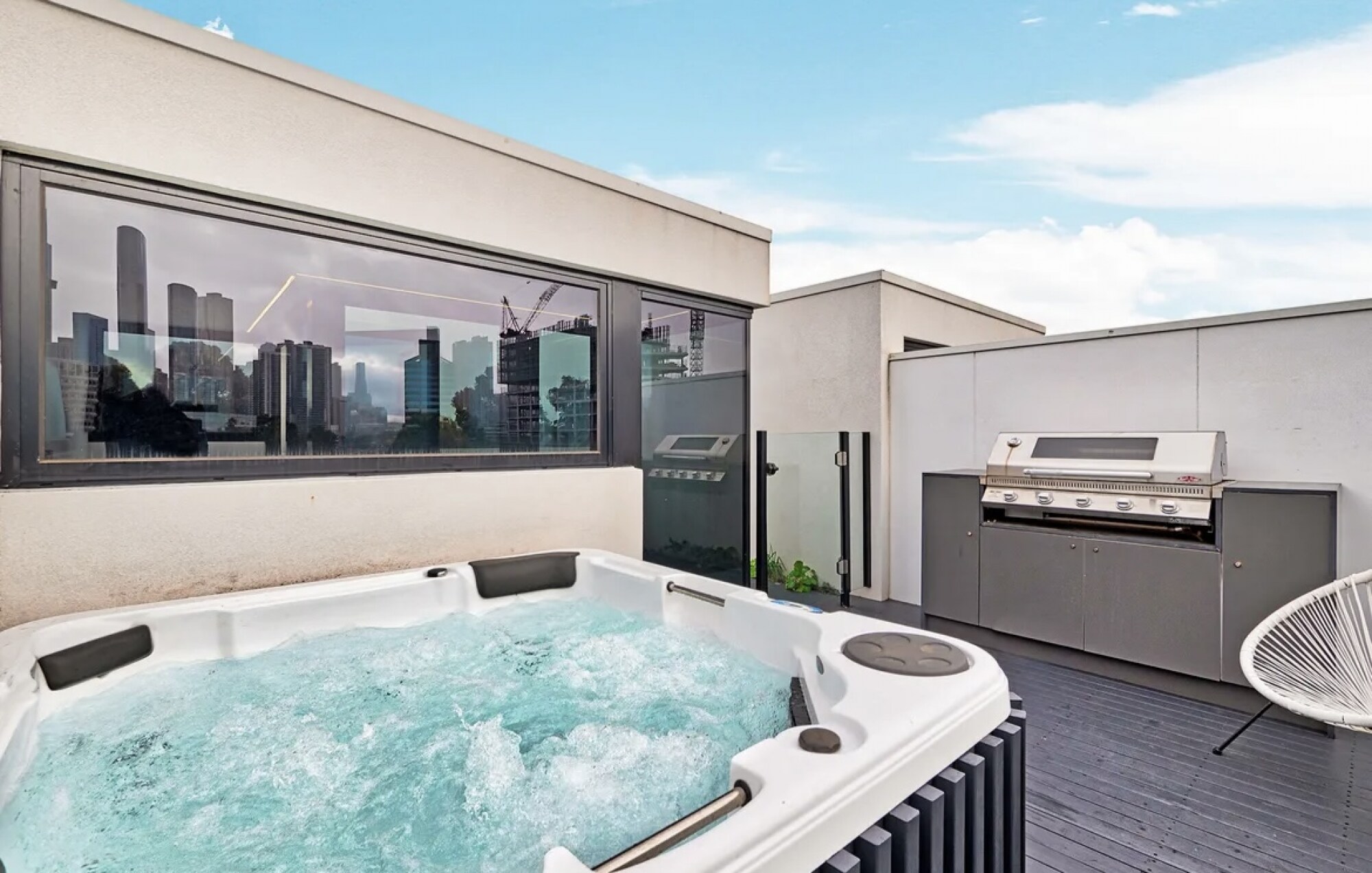 Rooftop Jacuzzi and BBQ grill