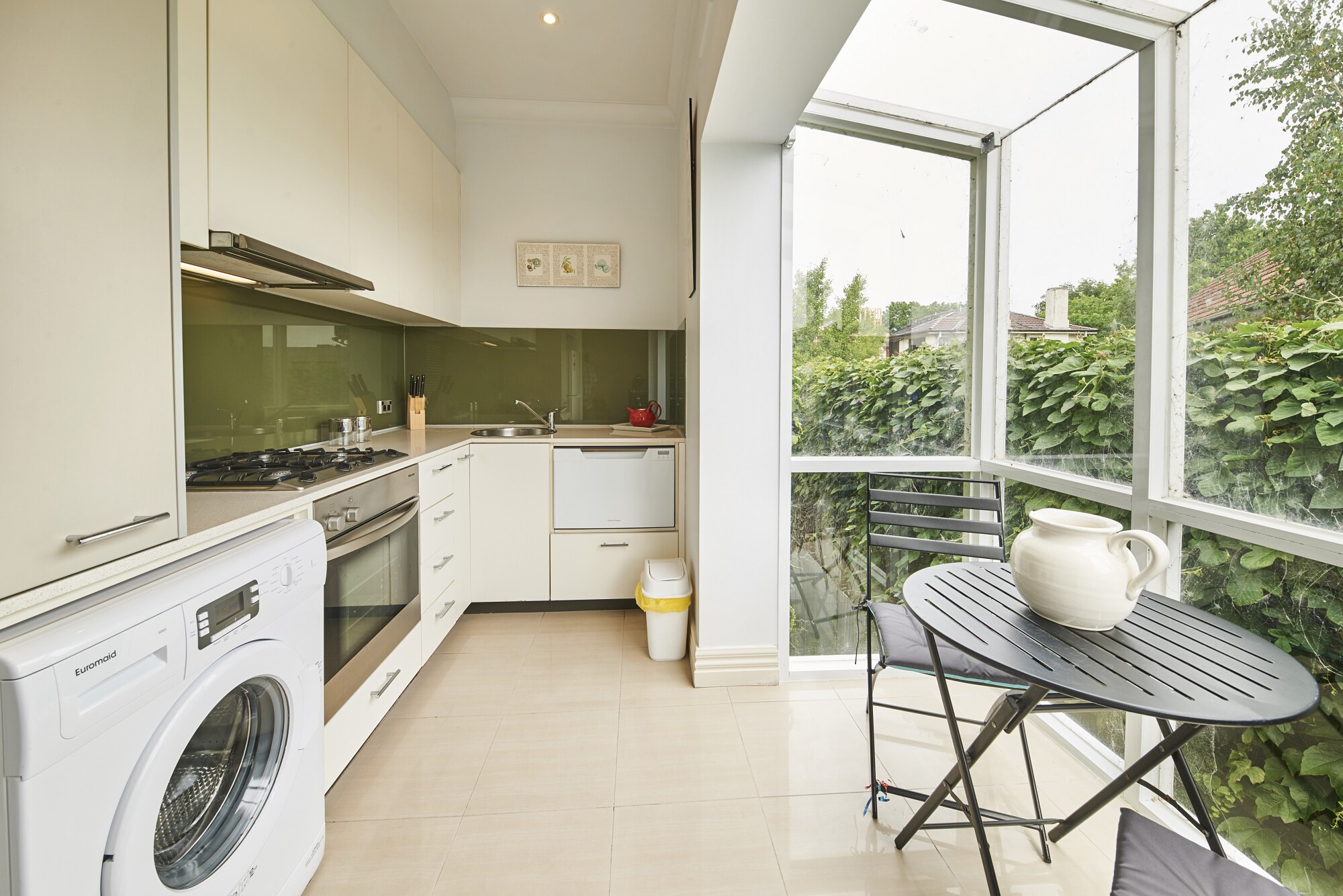 Property Image 1 - Amazing Art Deco 1 Bed Apartment in Toorak