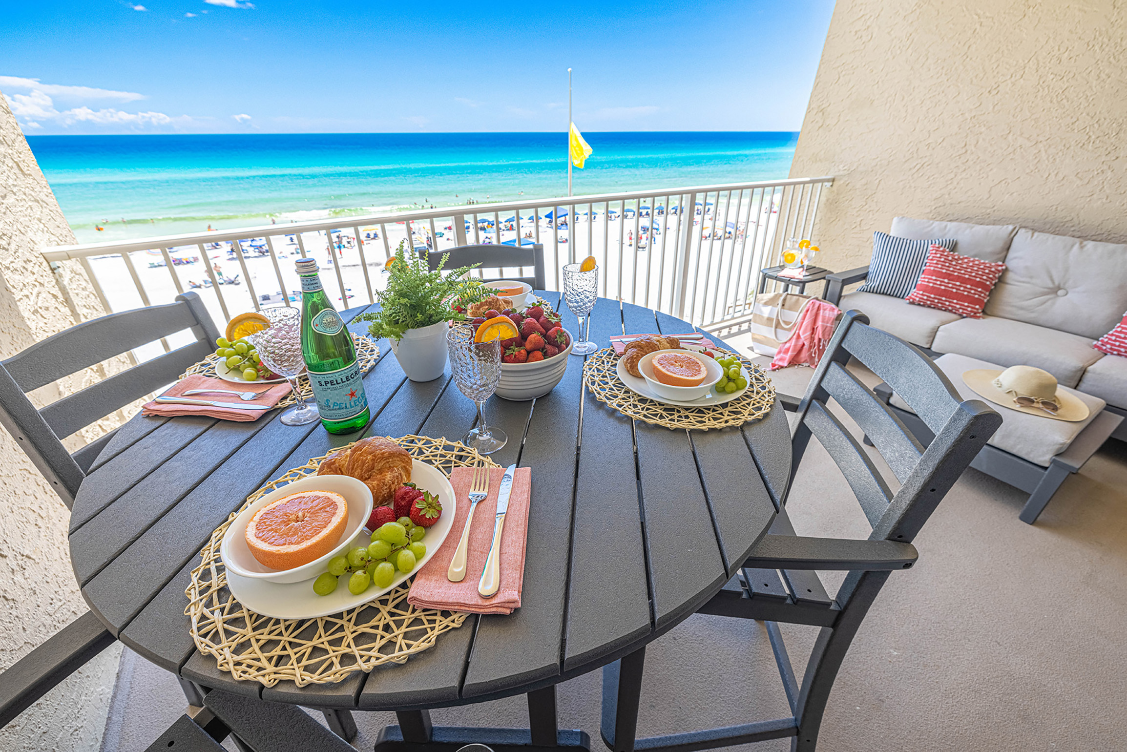 Balcony dining