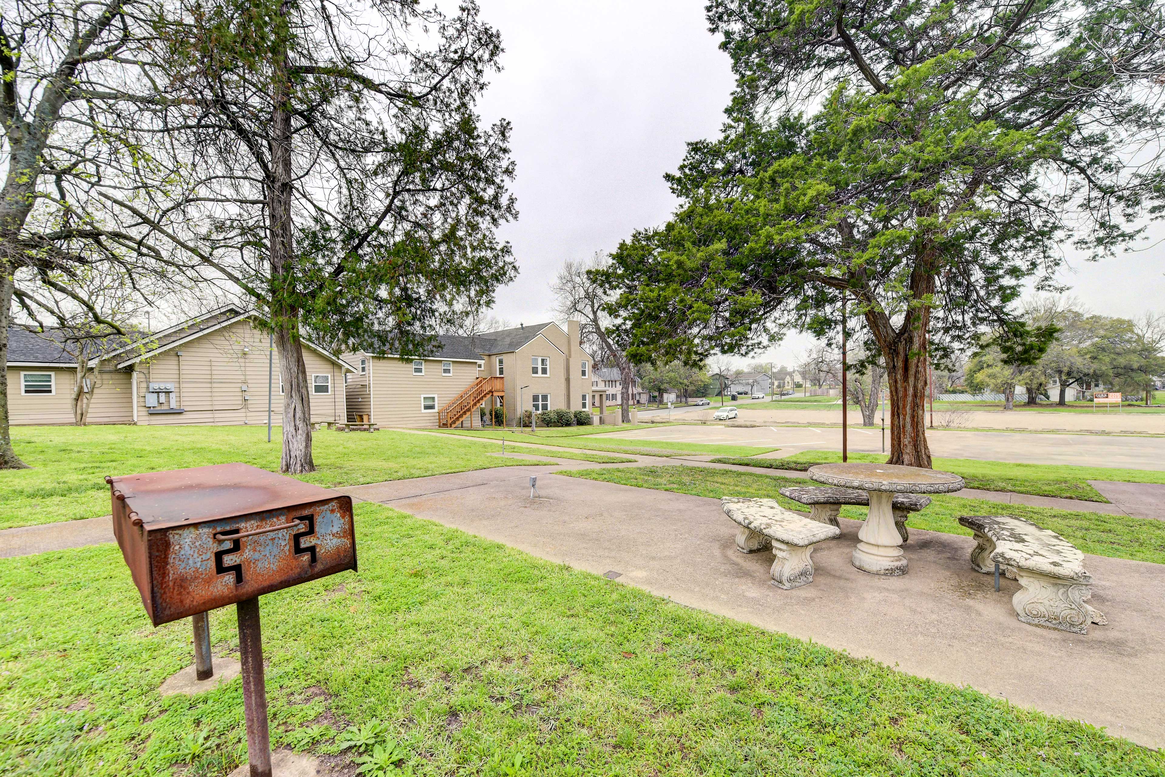 3 Mi to Baylor: Waco Vacation Rental