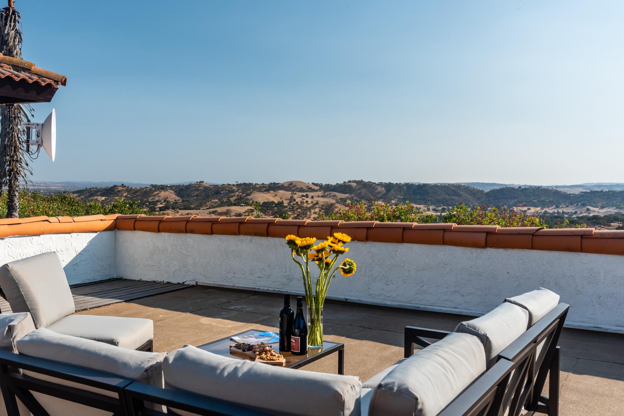 Amazing Paso Robles views from the rooftop deck!