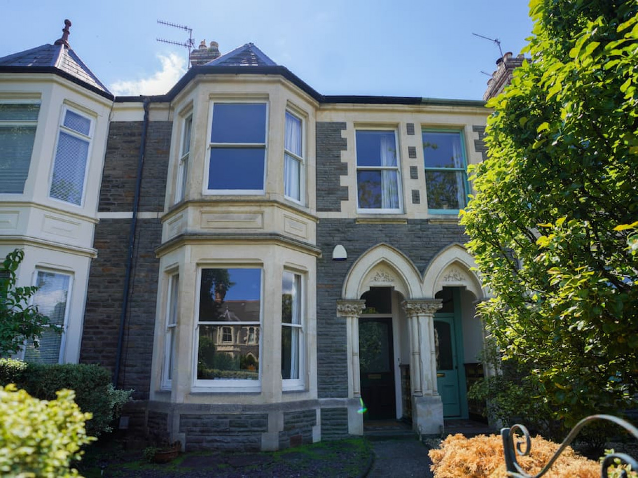 Spacious 4 Bedroom Character Home in Pontcanna!