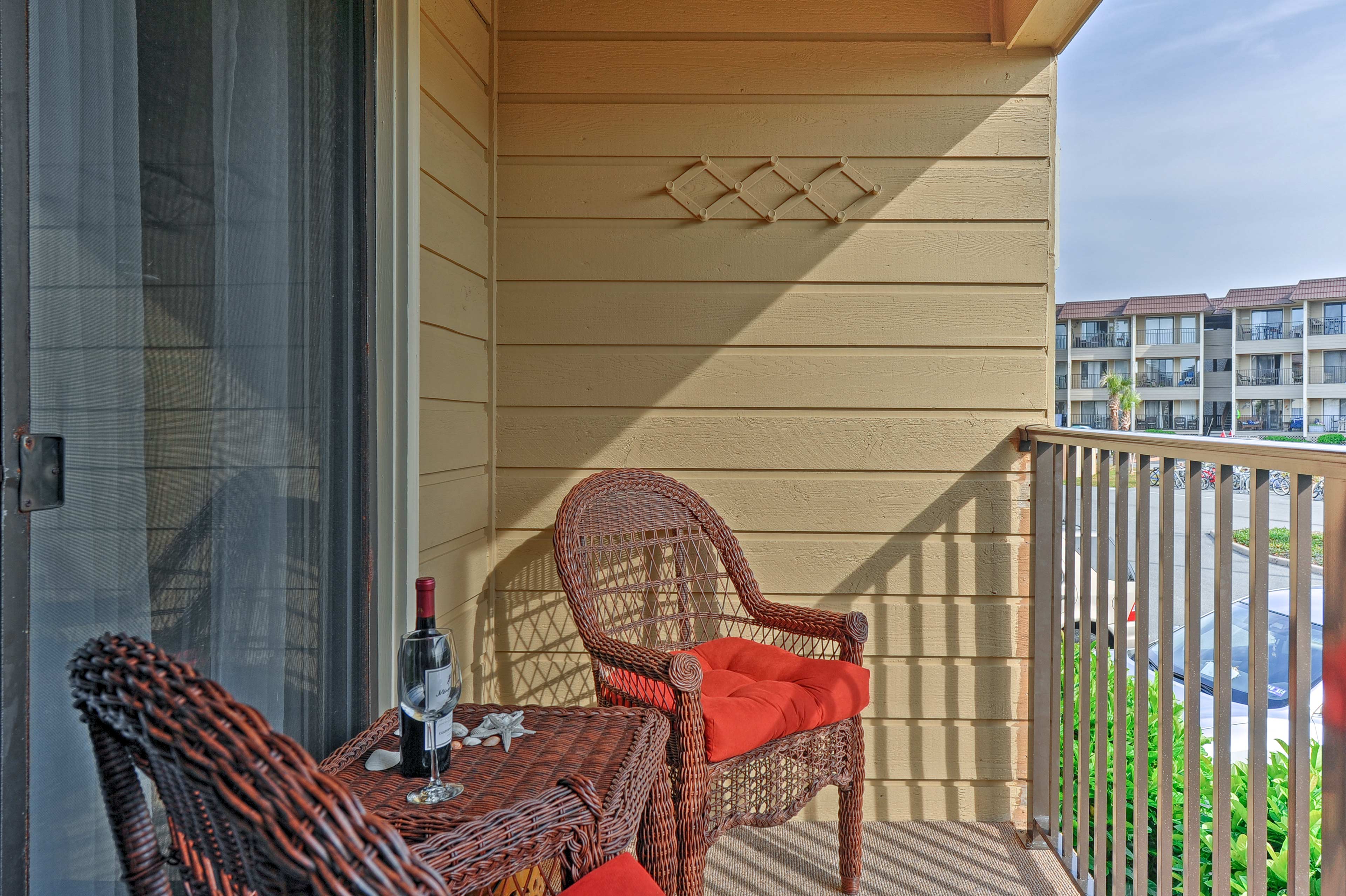 Property Image 1 - Hilton Head Resort Condo: Pool Bar & Beach Access