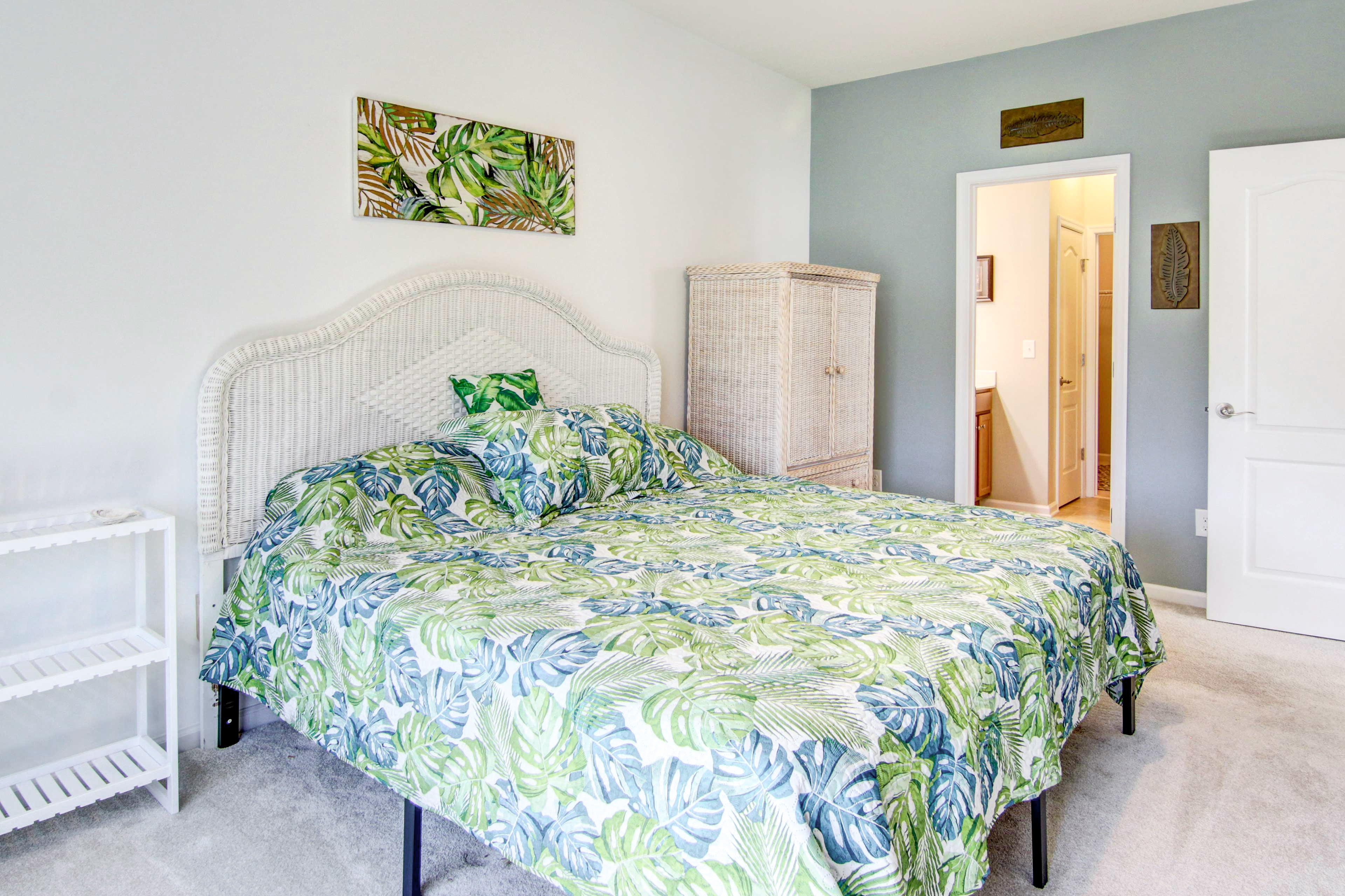 4 Mi Shuttle Ride to Ocean: Bethany Beach Getaway