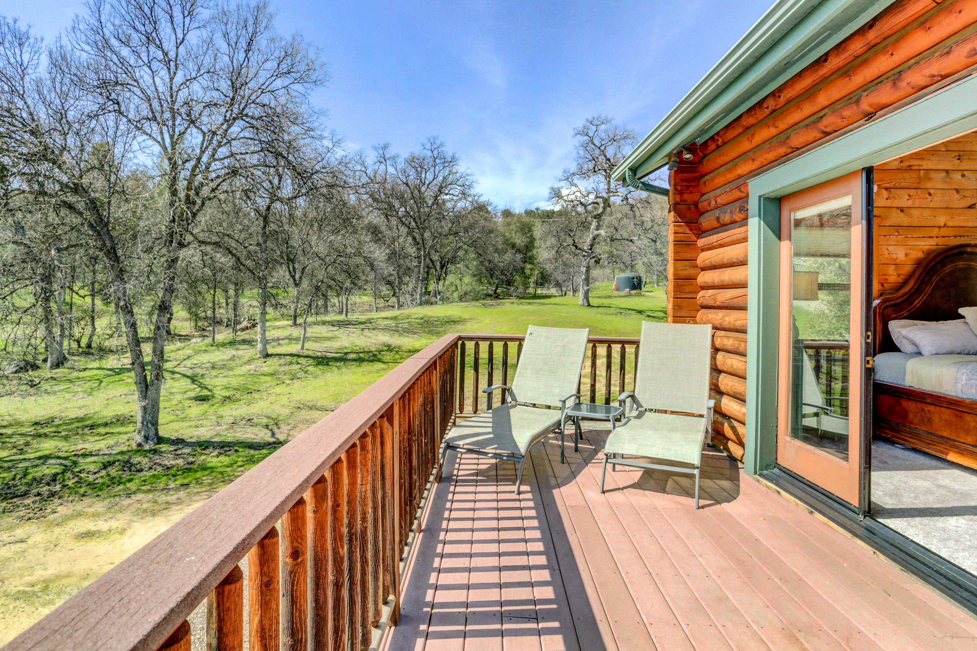 Property Image 2 - Spacious Mariposa Cabin w/ Deck & Private Hot Tub!