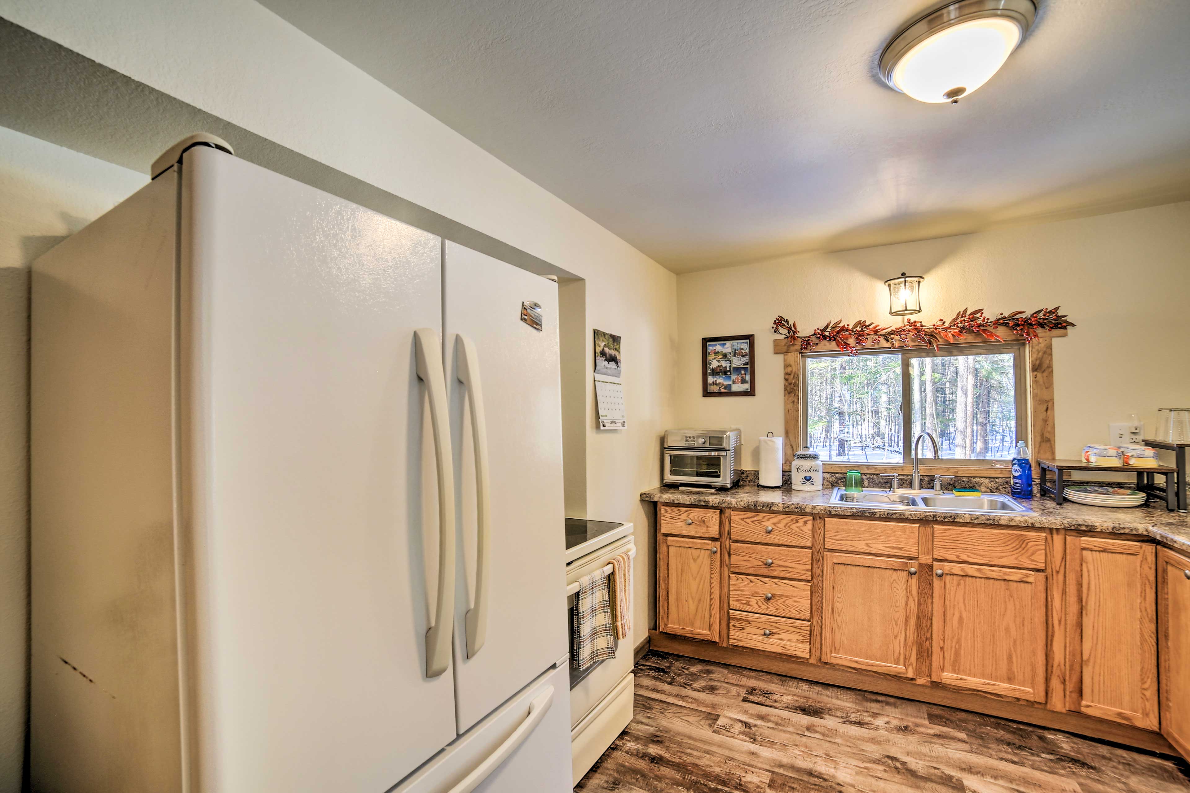 Sunroom, Deck & Grills: Marquette Cottage!