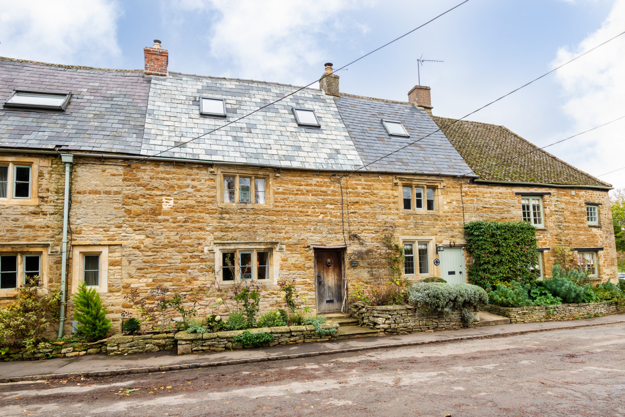 Charming 2BD Cottage in the Heart of Kingham!