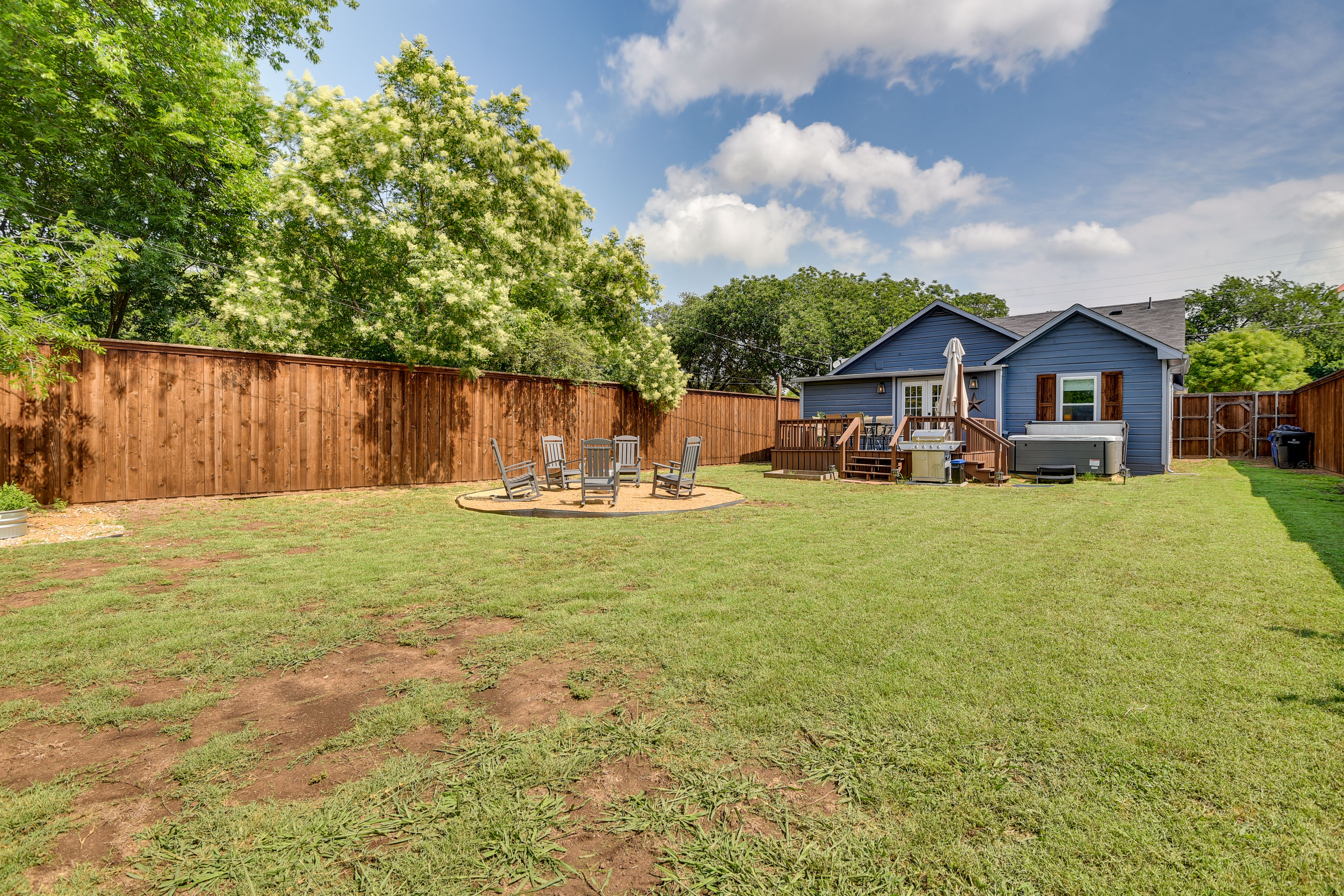 ‘Pecan Blue’ Frisco Rental: Private Yard & Hot Tub