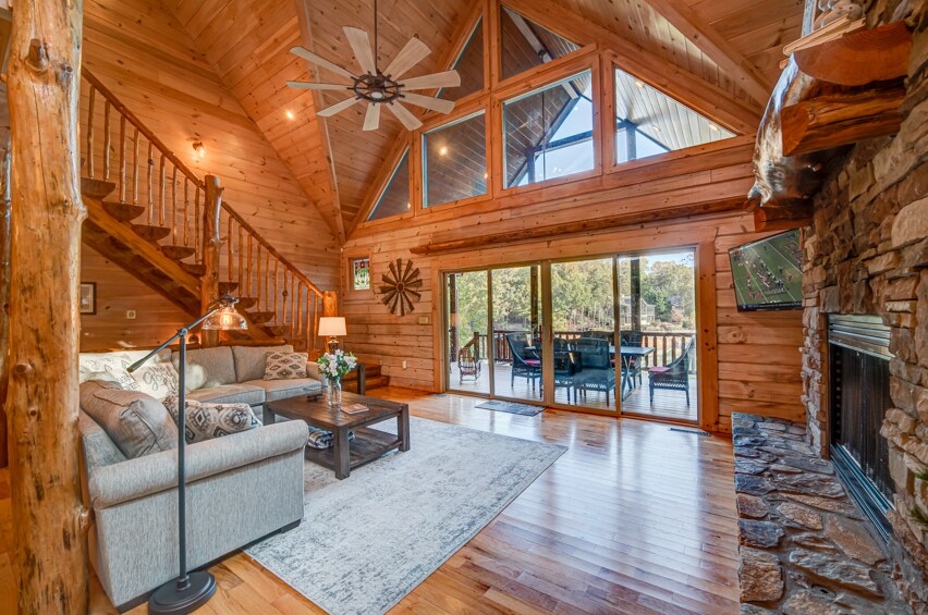 Heaven on the Lake - Lakefront | Hot Tub | Fire Pit | Game Room