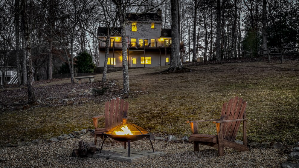 Property Image 2 - Lakin’ Memories - Lakefront | Dock | Pool Table | Fire Pit