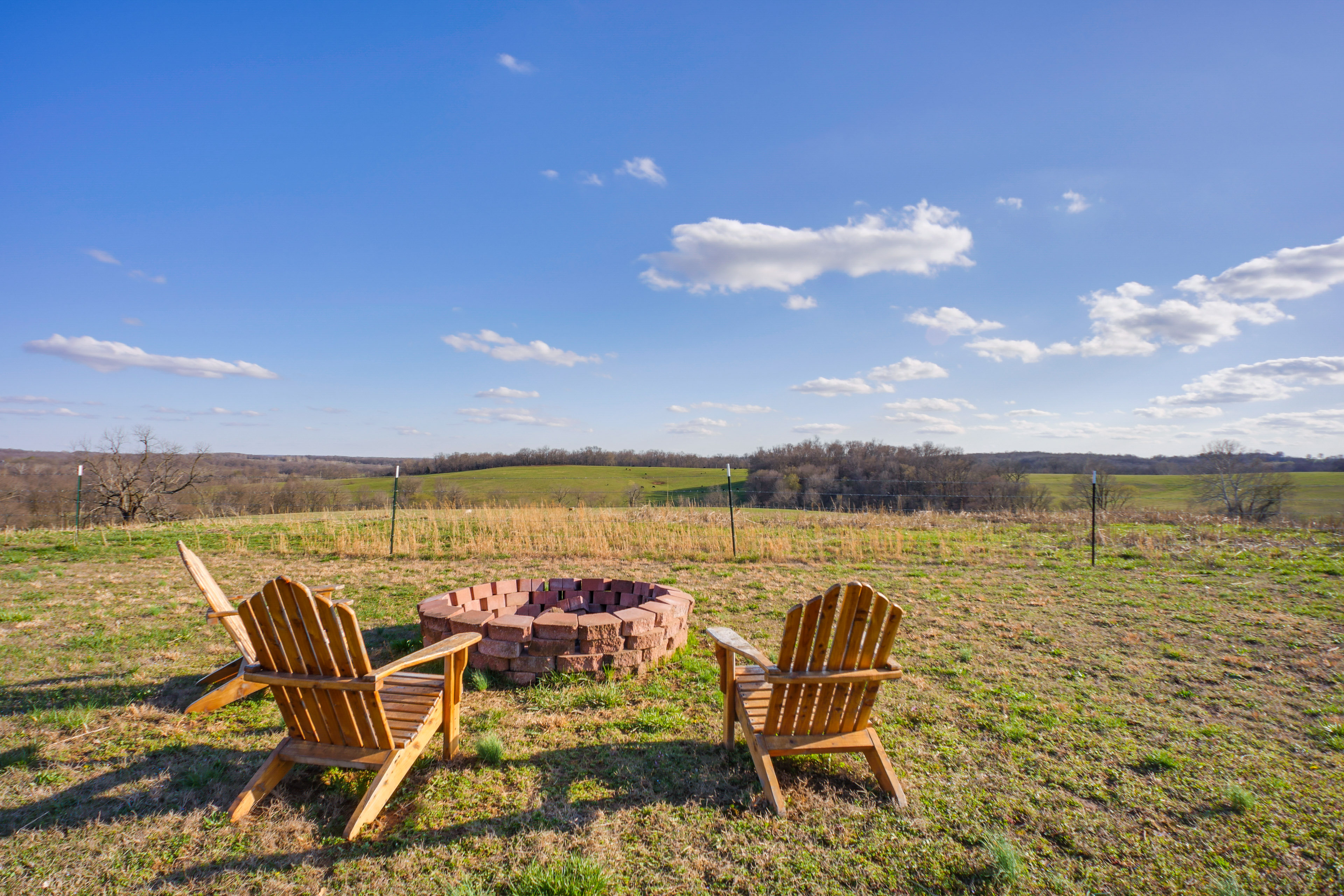 Property Image 2 - Rustic Missouri Vacation Rental w/ Hill Views!