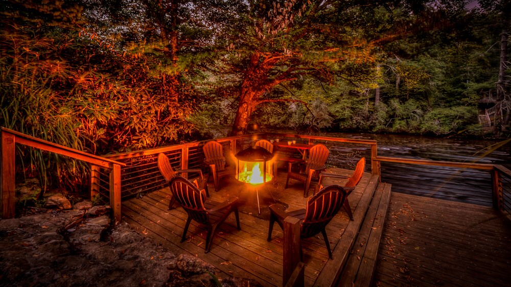 Property Image 1 - Toccoa Lookout Cottage- River Front | Sleeps 11 | Fire Pit