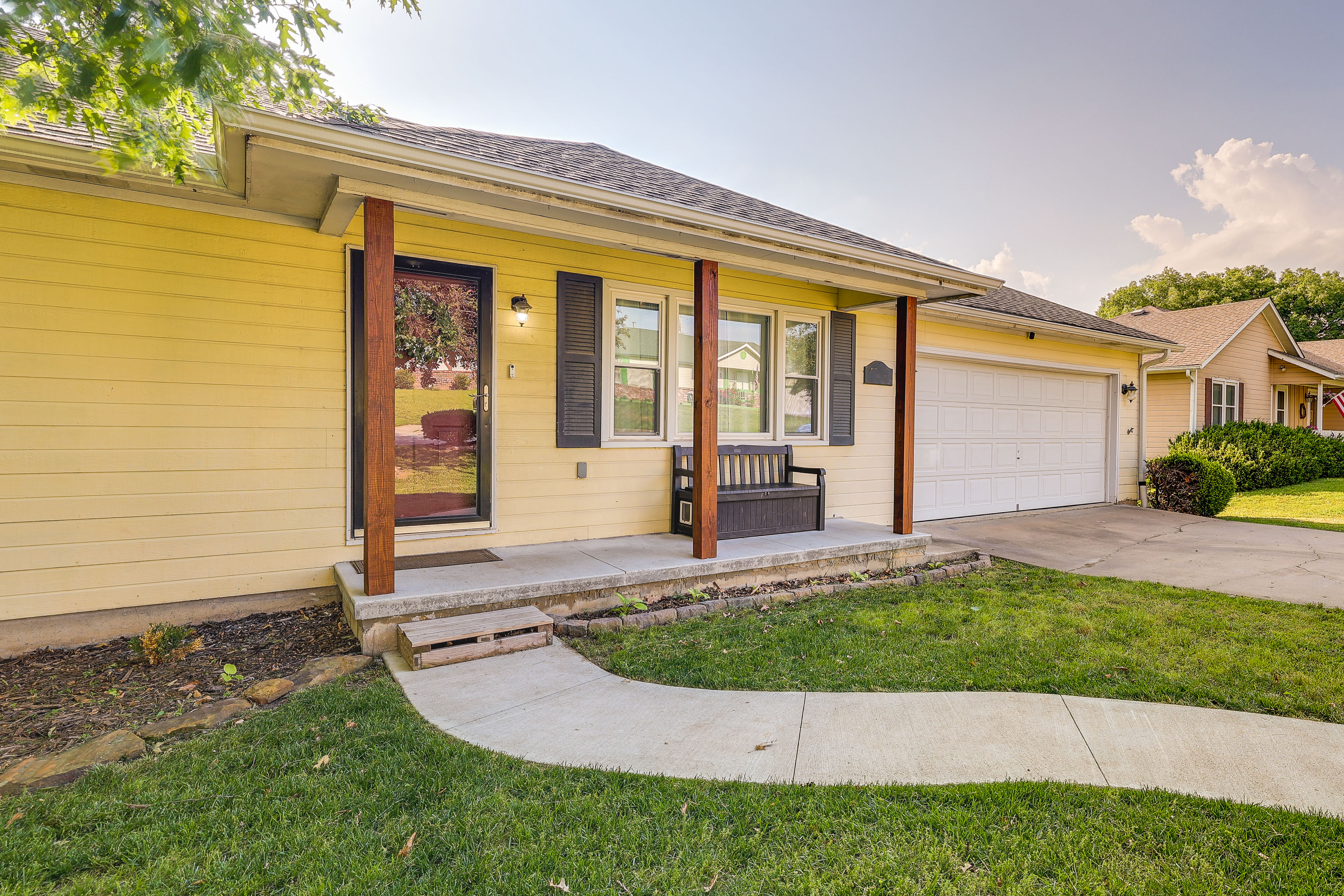 Single-Story Webb City Home w/ Deck & Gas Grill!