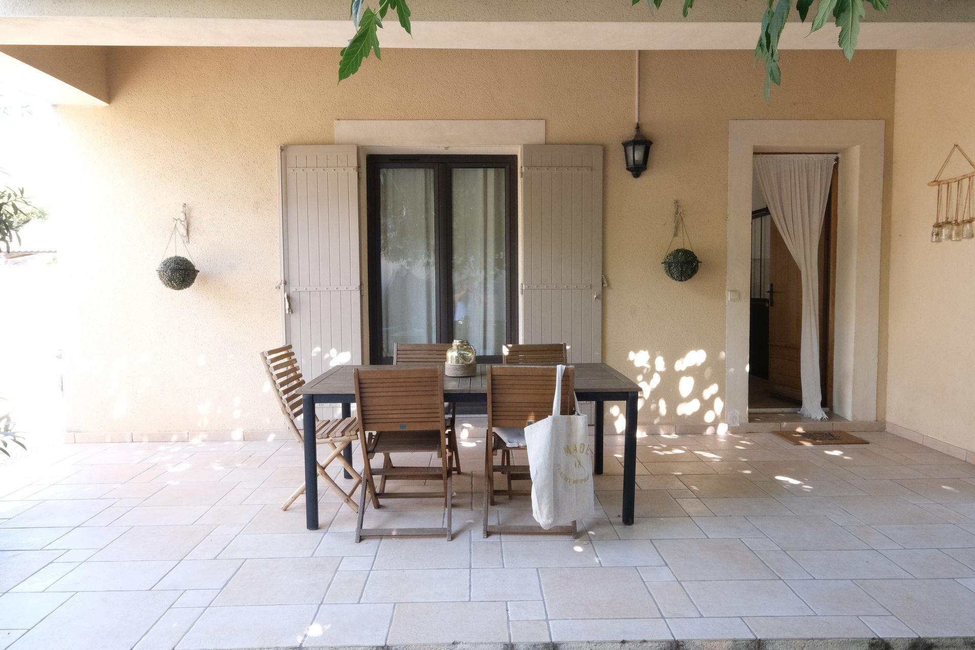 pleasant villa with swimming pool in maillane, between avignon and saint-rémy-de-provence - 6 people
