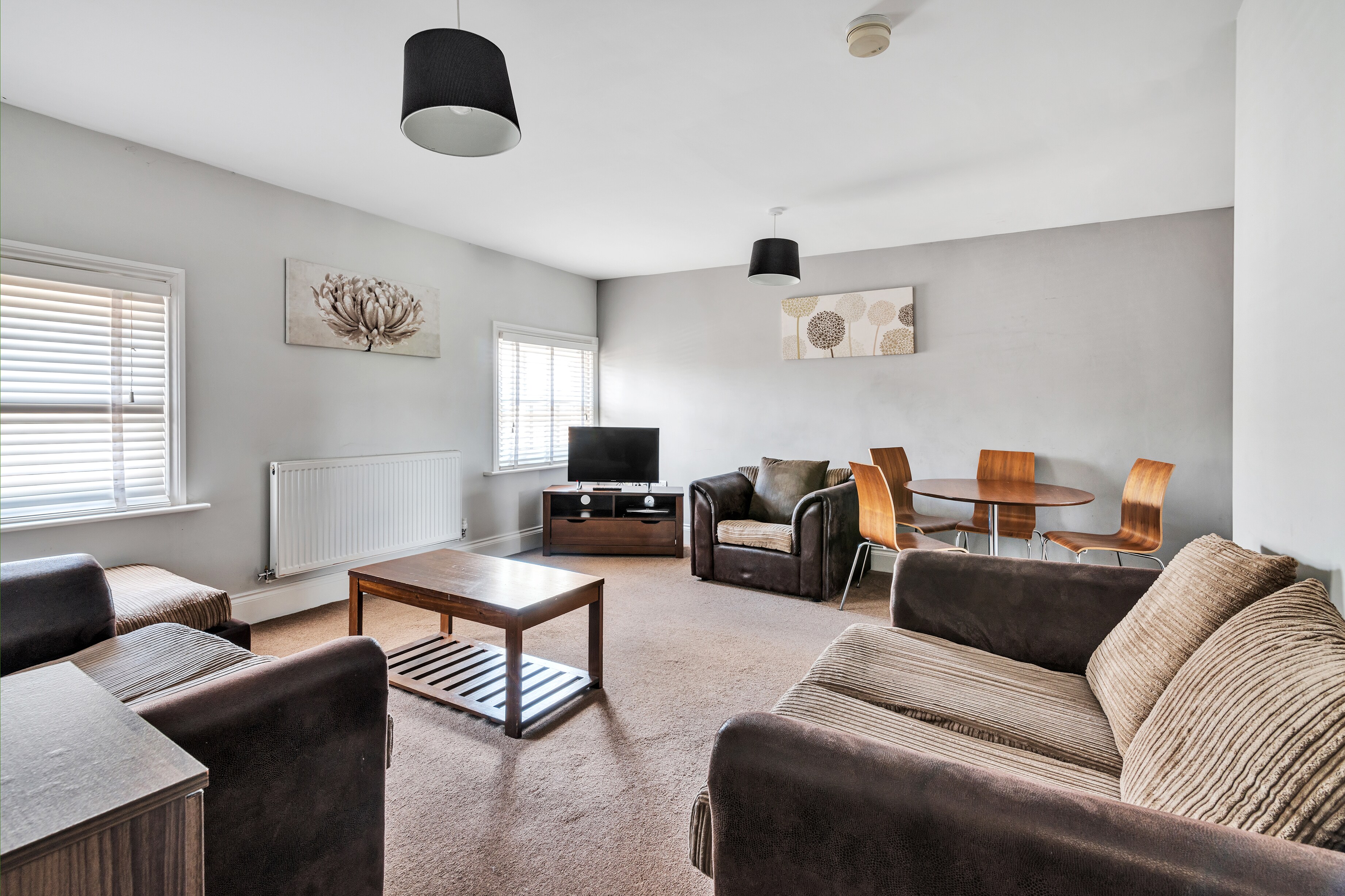 Property Image 2 - Spacious and Central 3 Bed Flat