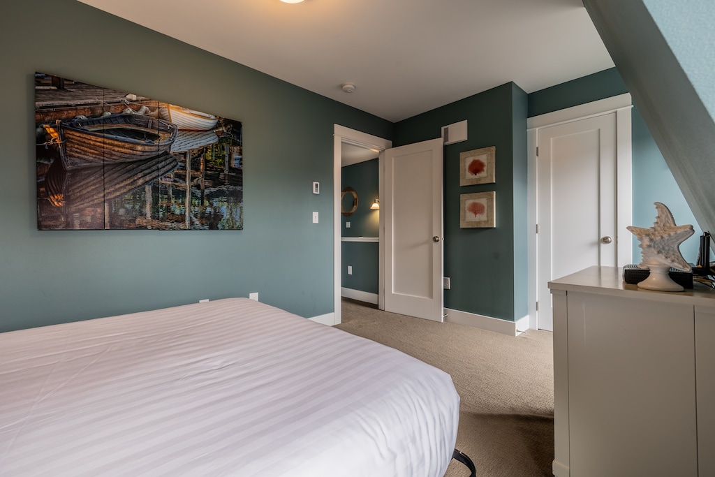 The spacious queen guest bedroom has plenty of room for all your belongings