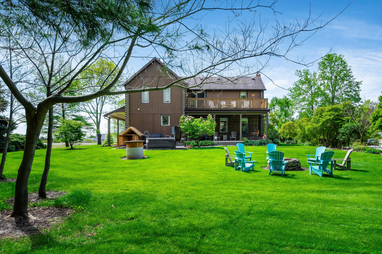 Property Image 1 - Beautiful Log House with Hot tub and Fire Pit