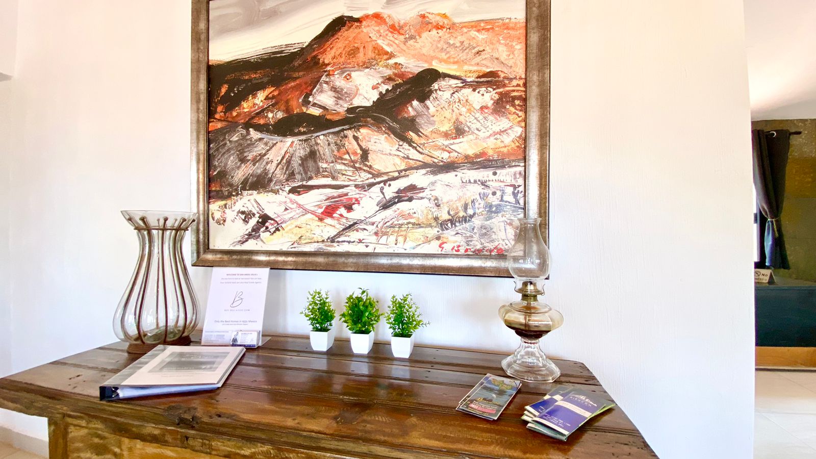 Beautifully Renovated 2 Bedroom Unit - Great Location -Walk to everything Beautifully Renovated 2 Bedroom Unit - Great Location -Walk to everything