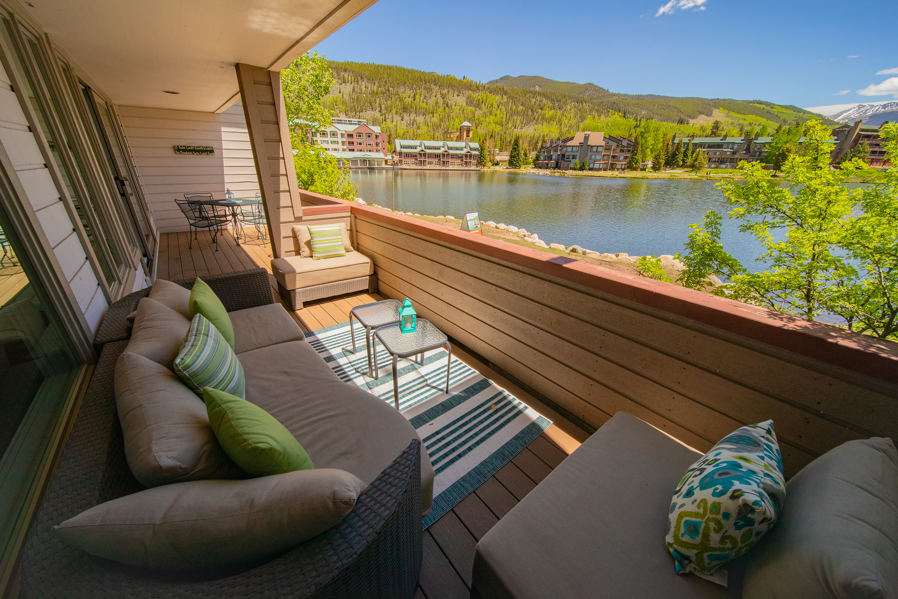 Your private deck on the Lake!