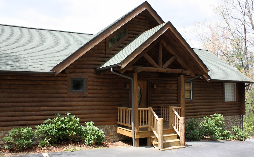 Black Bear Lodge at Leatherwood Mountains