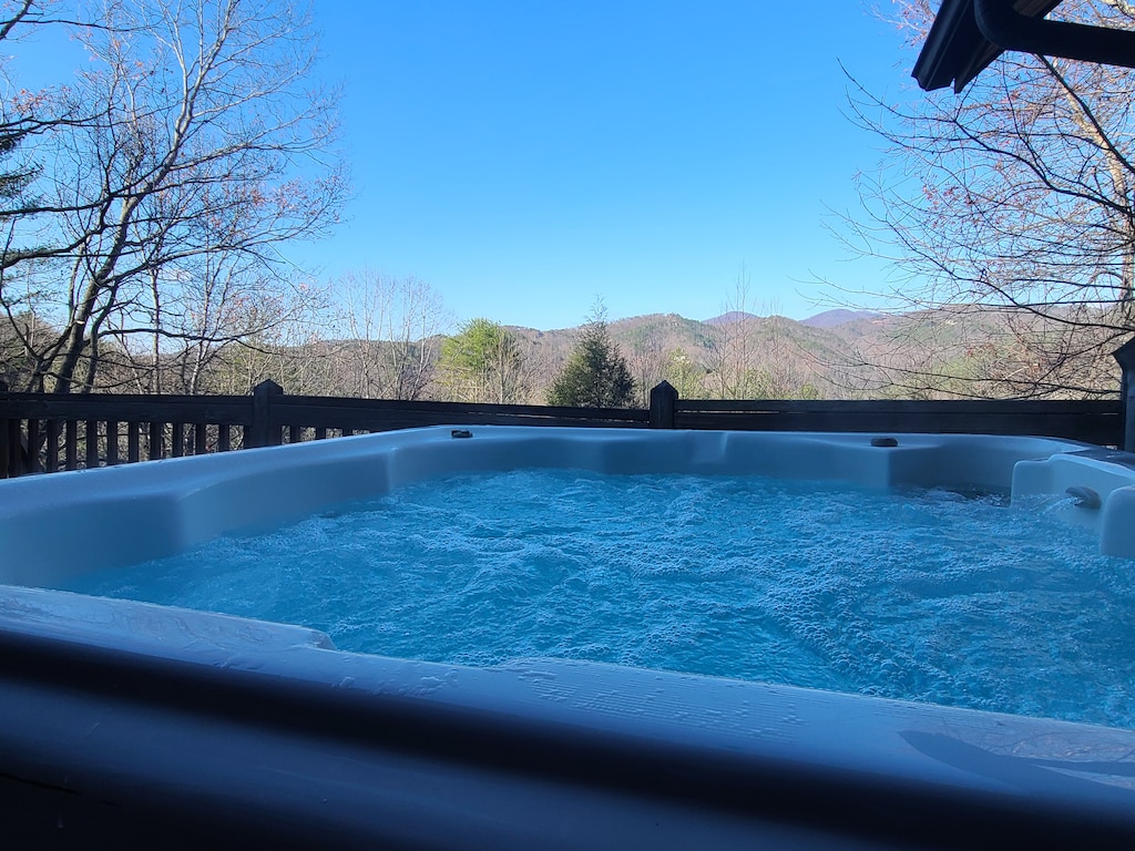 Black Bear Lodge at Leatherwood Mountains