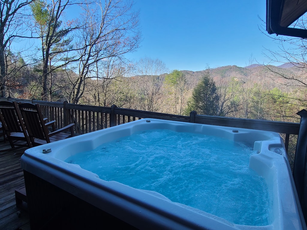 Black Bear Lodge at Leatherwood Mountains