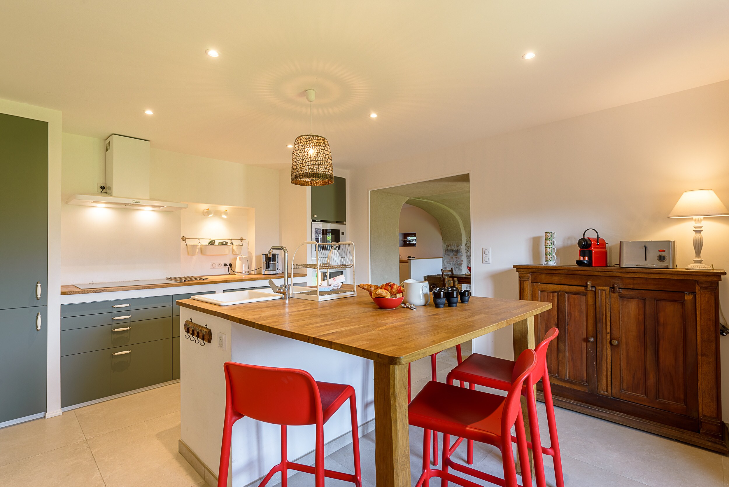 Independent kitchen, equipped with central island 