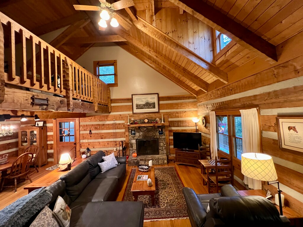 Hounds Retreat at Leatherwood Mountains