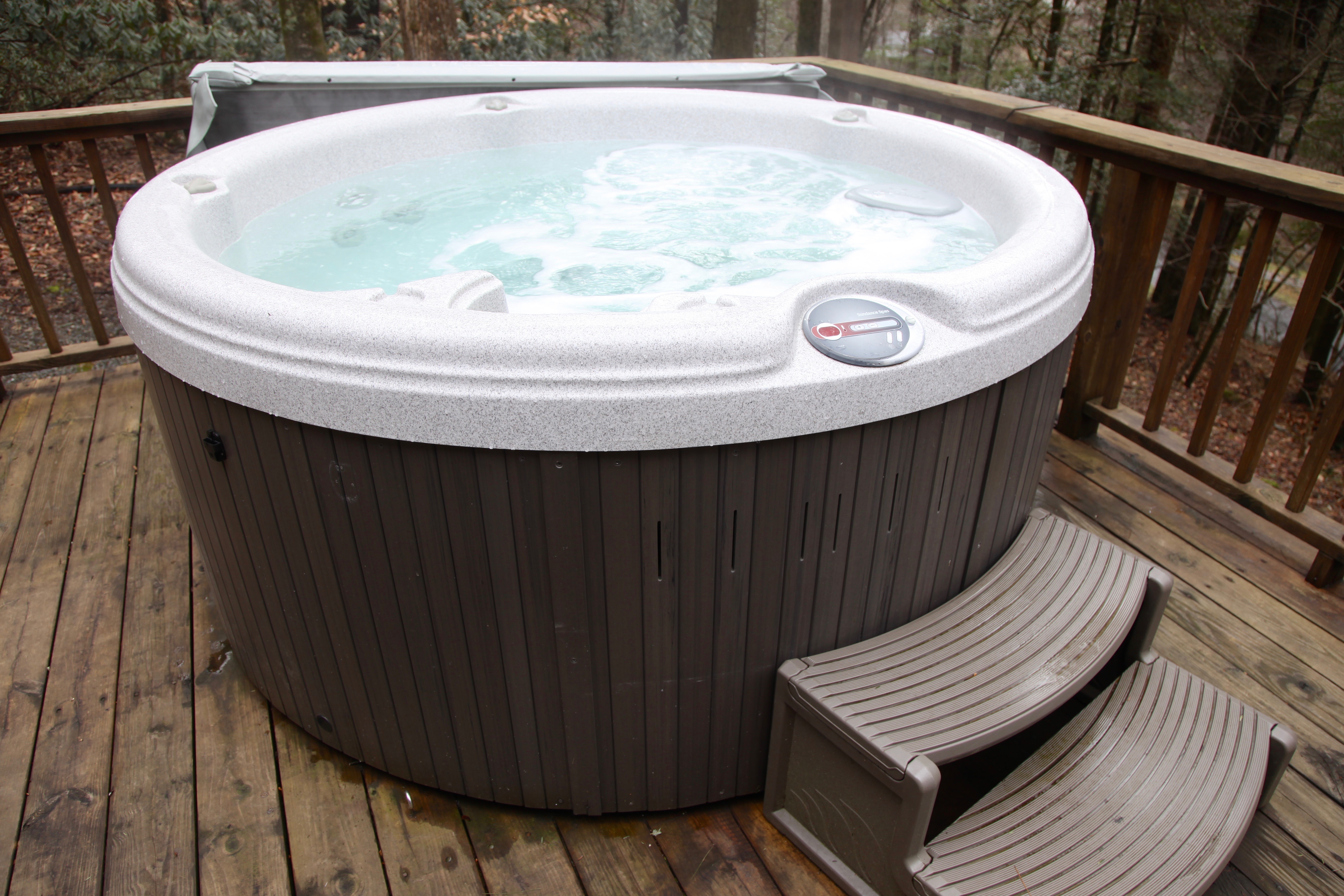 Hot tub at Hounds Retreat